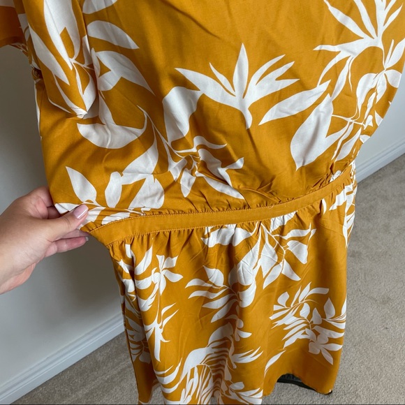 2 for $20 NWOT Mustard yellow and white dress - Picture 6 of 7